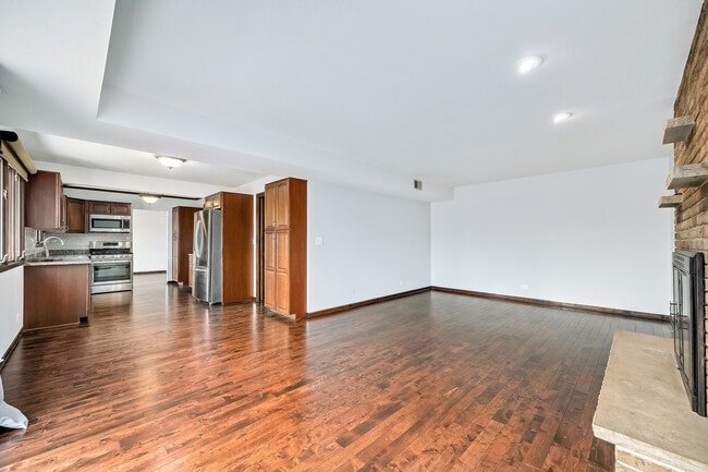 Building Photo - 887 Braintree Ln