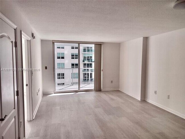 Building Photo - 1200 Brickell Bay Dr
