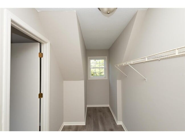 Building Photo - 2331 N Sheridan Ave