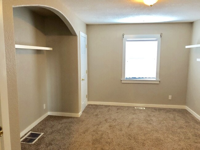Building Photo - Perfect locale 3 Bed/2Bath Single Family H...