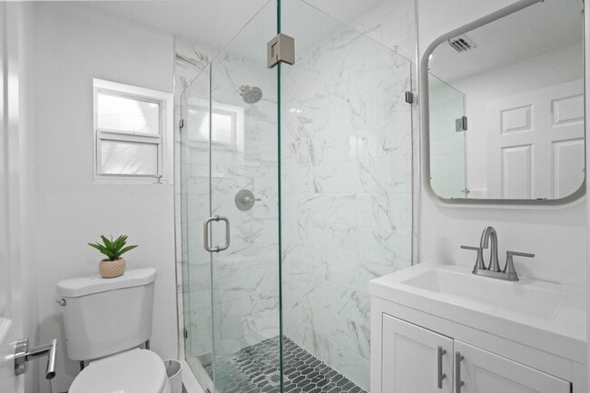 Building Photo - 1416 SW 27th St