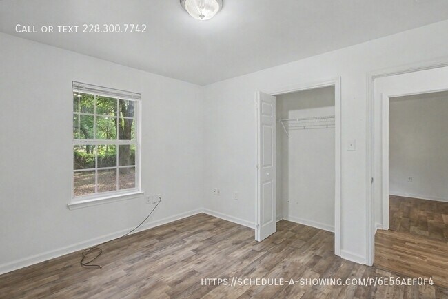 Building Photo - 124 30th 1/2 St-B