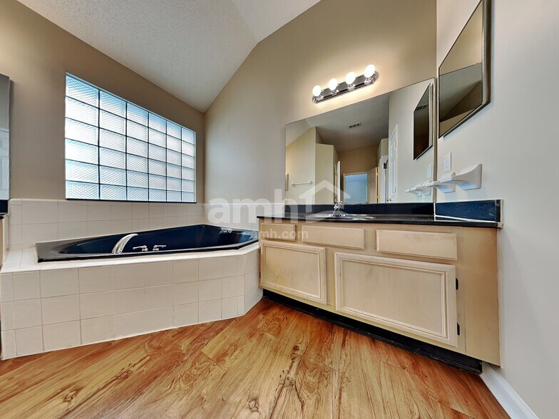 Building Photo - 5530 Alexis Forest Ln