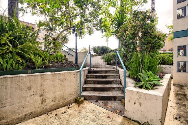 Building Photo - $3200 / Fabulous 2br / 2ba condo (Bankers ...