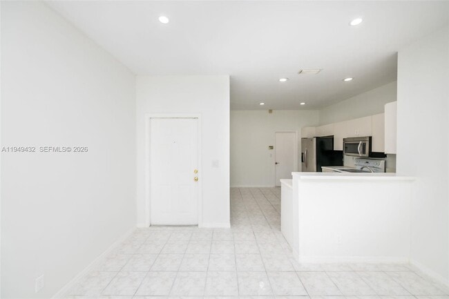 Building Photo - 1911 Madeira Dr