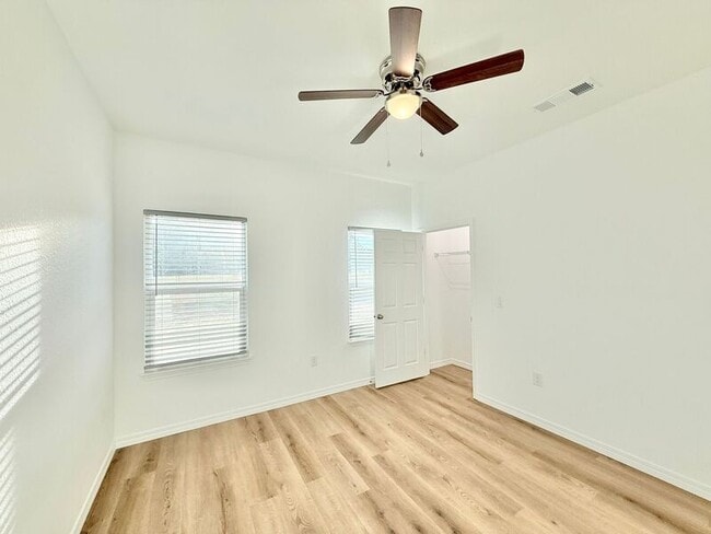 Building Photo - 3365 Country Ln