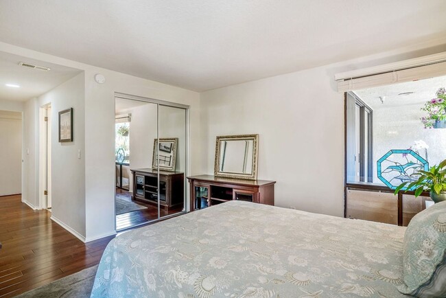 Building Photo - Malaga Cove Beauty