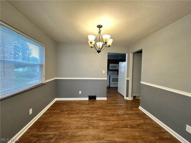 Building Photo - 925 Oxford Blvd