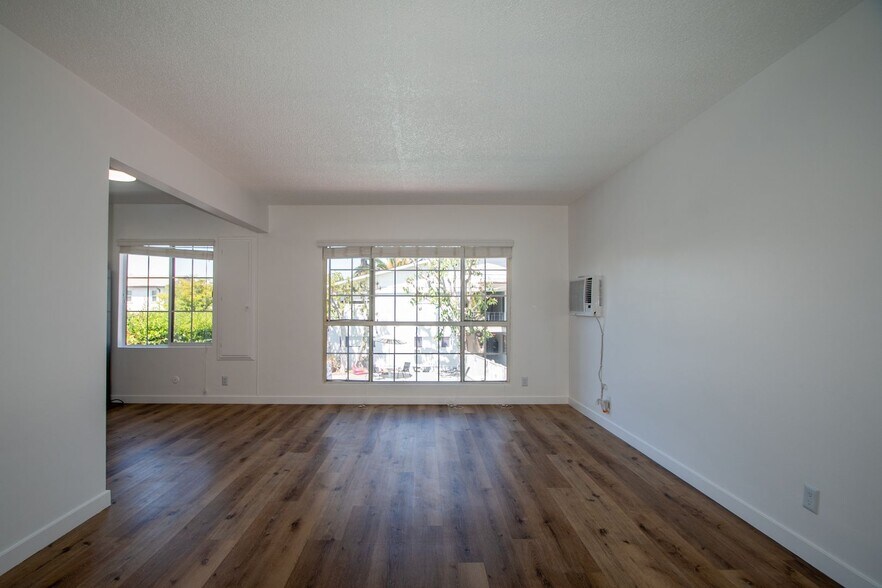 Building Photo - 5230 Vesper Ave