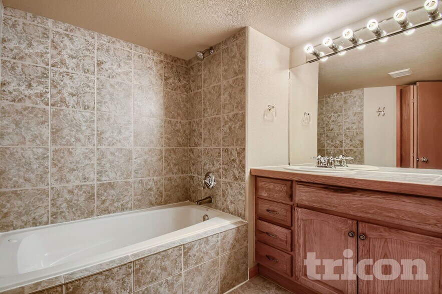 Building Photo - 6305 Clayton St