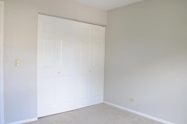 Bedroom 2 closet - 152 Farm Gate Ln