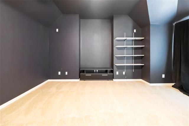 Building Photo - 920 Falcon Dr