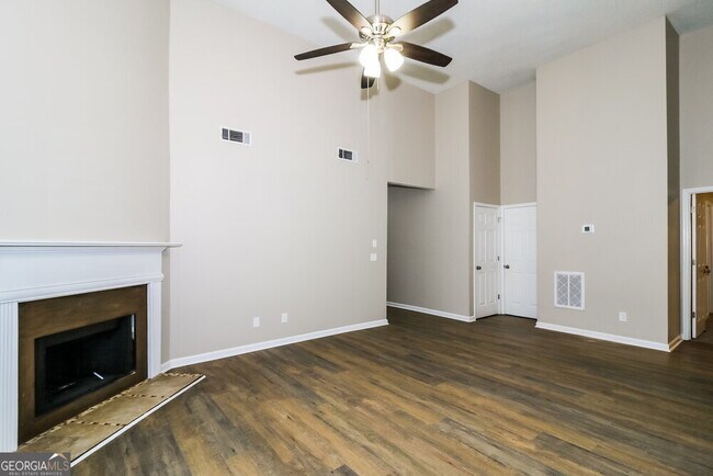 Building Photo - 230 Cinnamon Oak Cir