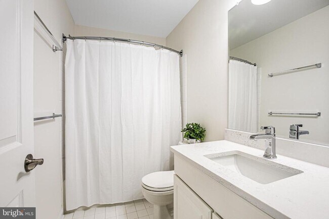 Building Photo - 5036 Greenhouse Terrace