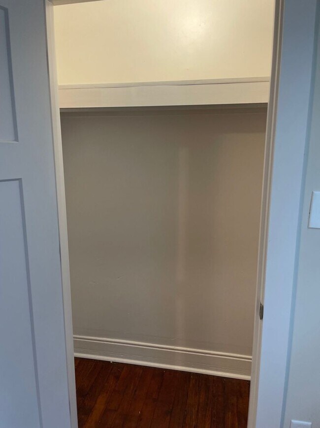 Building Photo - Beautifully  Renovated 2 bed 2 bath Home in Shelby Park!