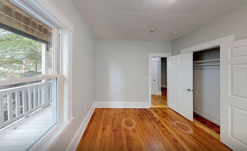 Building Photo - 110 Greenbrier St