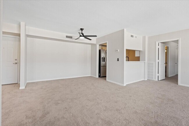 Building Photo - RENOVATED 3BD/2BA LV COUNTRY CLUB GUARD GATED