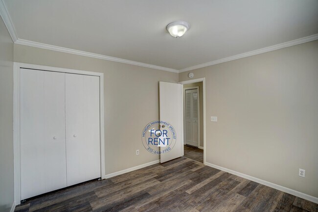 Building Photo - 3717 Larchmont St