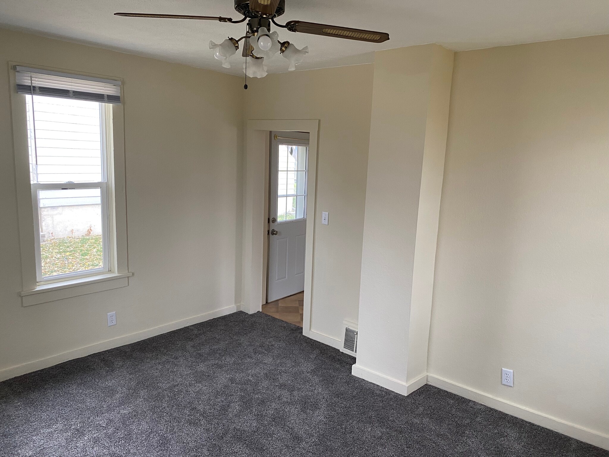 Building Photo - 313 N 8th St