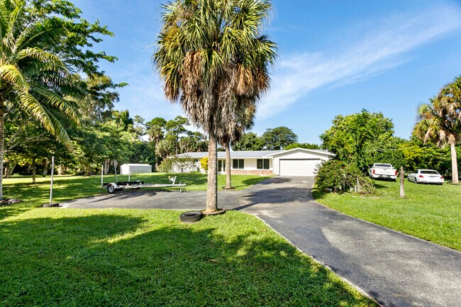 Building Photo - 5200 Club Rd