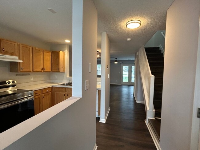 Building Photo - Amazing updated 2 bedroom 2.5 bathroom townhouse in NW Greensboro Keswick Place. Lawn care included.