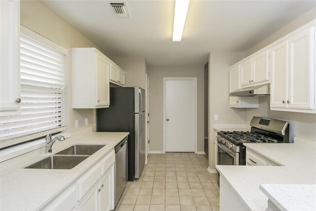 Building Photo - 6104 SE 84th St