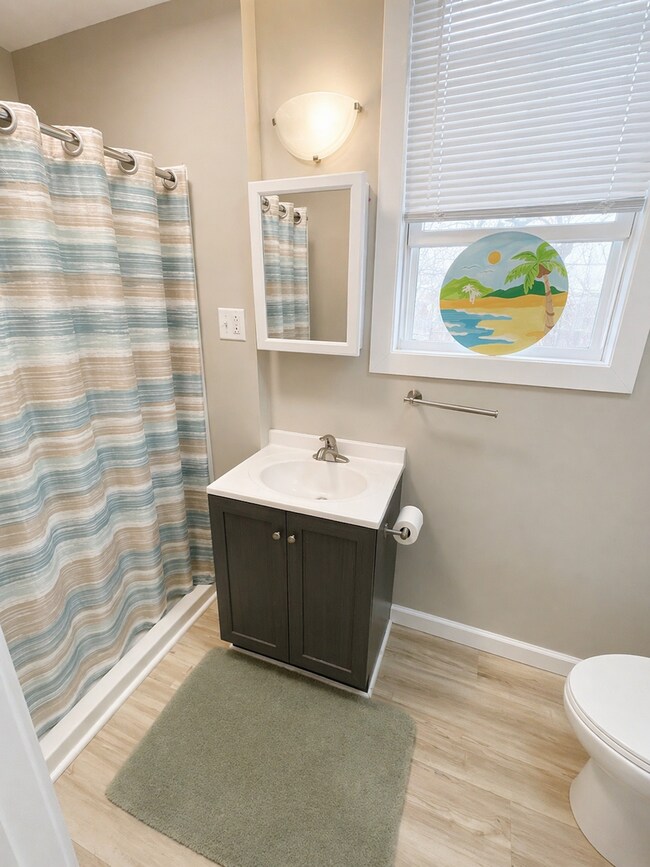 Building Photo - 906 North 6th Ave E