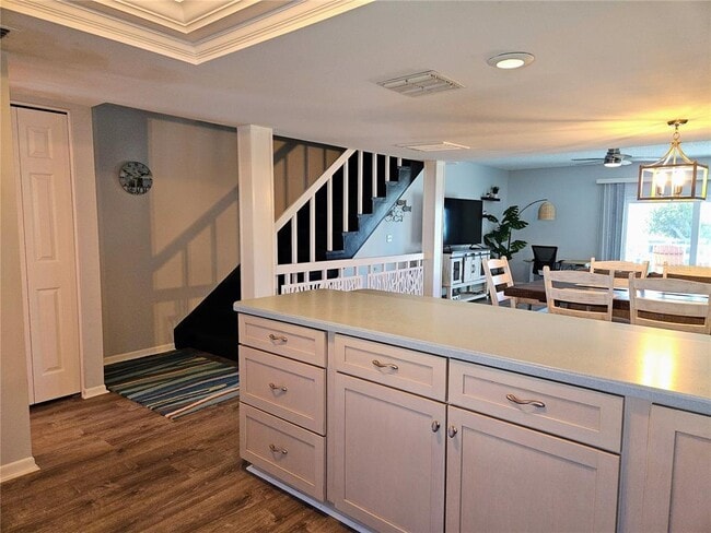 Building Photo - 255 Capri Cir N