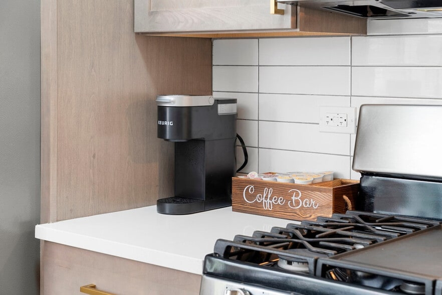 Building Photo - 1900 W 17th St