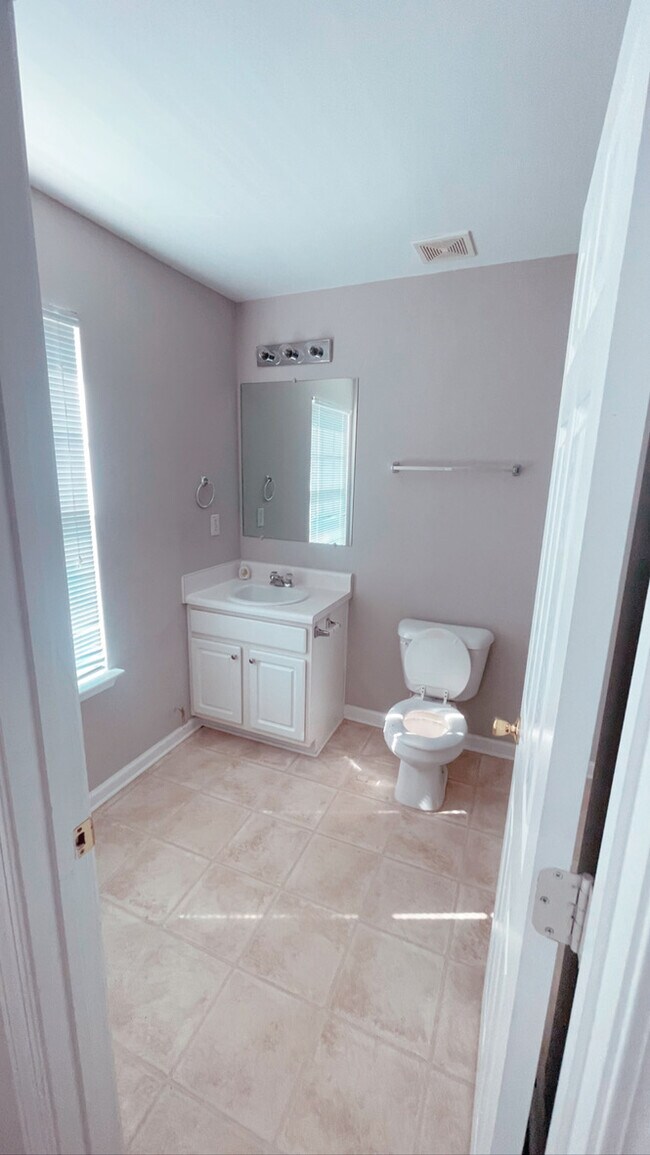 Full Bathroom (3rd FL) - 6895 Slate Stone Way SE