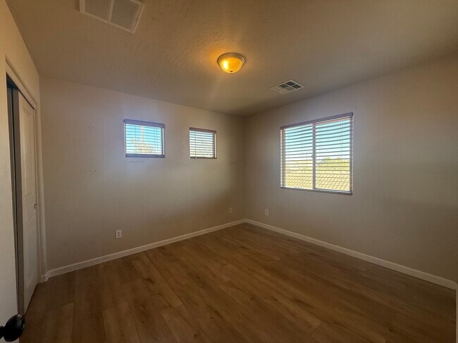 Building Photo - 22033 W Mohave St