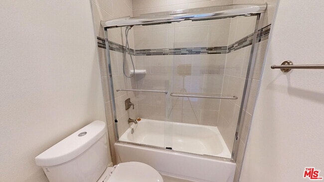 Building Photo - 146 1/2 Rosemont Ave