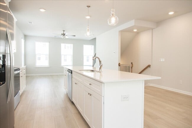 Building Photo - Newly Constructed 4bd/3.5ba Minutes From A...