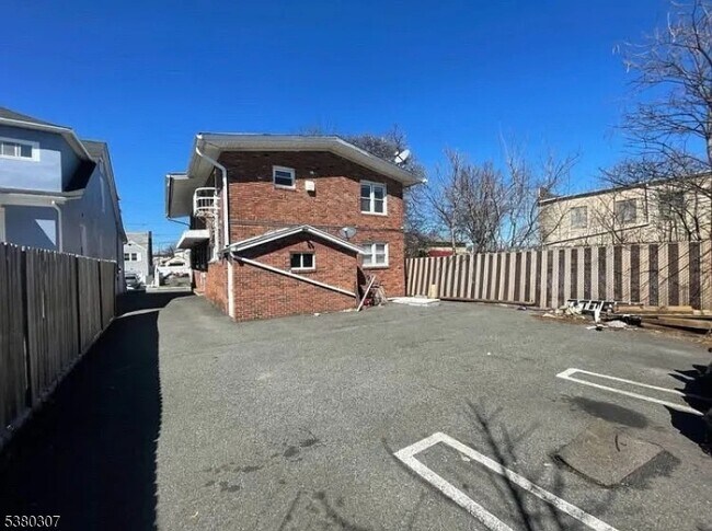Primary Photo - 620 Essex Ave