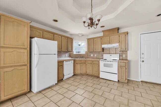 Building Photo - 1810 Agua Fina Ave