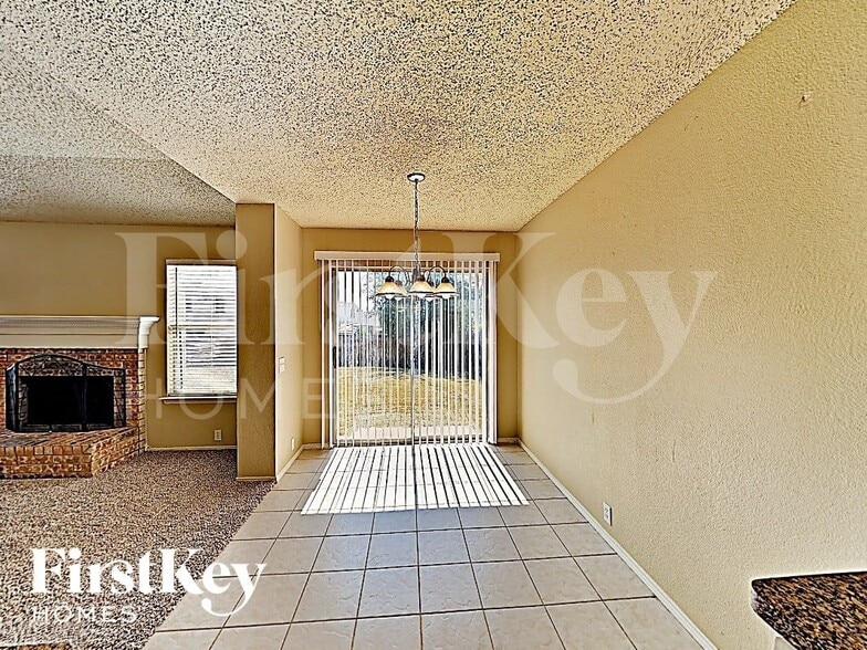 Building Photo - 208 Amber Ridge Dr