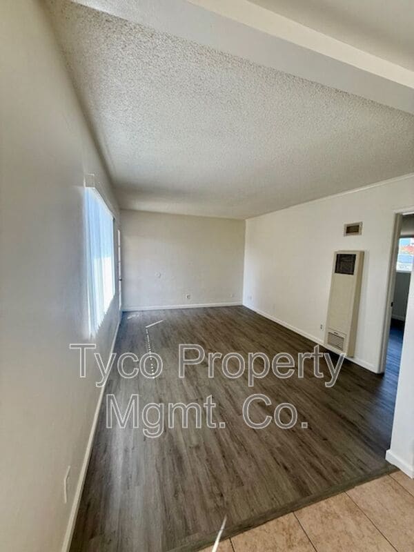 Primary Photo - 152 Third Ave