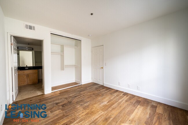 Building Photo - 937 Palm Ave