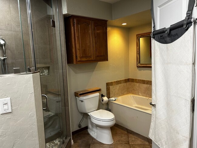 Building Photo - 308 W Raleigh Pl