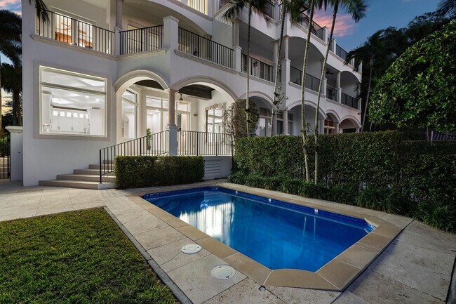 Building Photo - 549 NE 19th Ave