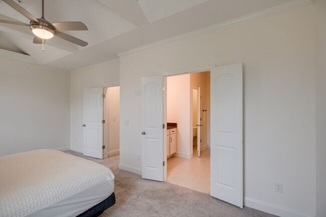 Building Photo - 3125 Sassafras Ln