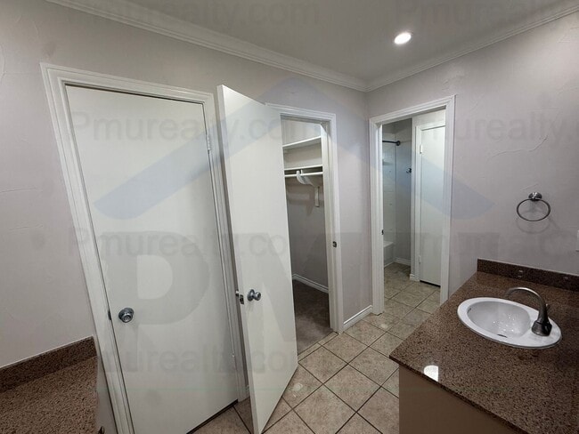 Building Photo - AVAILABLE NOW!!! Beautiful 4-bedroom, 2.5-bath home in the heart of Richardson