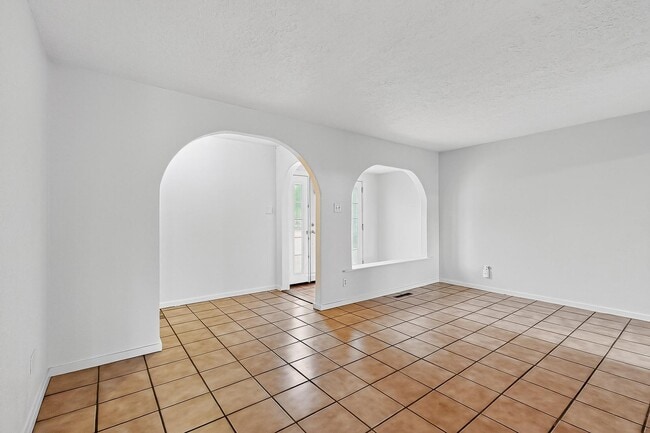Building Photo - 4109 Comanche Rd NE