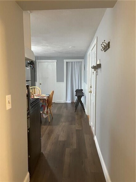 Building Photo - 12 Third School St