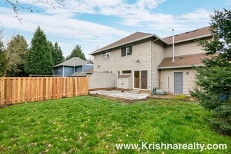 Building Photo - Charming 3 BD* 2.5 BA* Duplex **NEWLY RENOVATED** Located in Historic Orenco in the Elk Meadows C...
