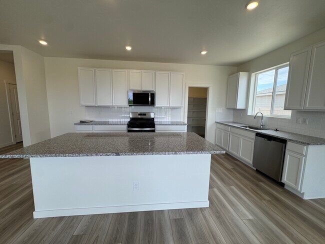 Building Photo - Bullhead