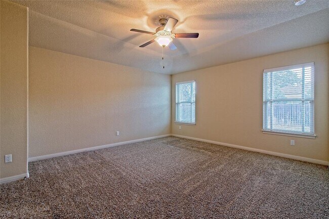 Building Photo - 713 Hedgewood Dr