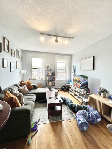 Primary Photo - 1641 Commonwealth Ave