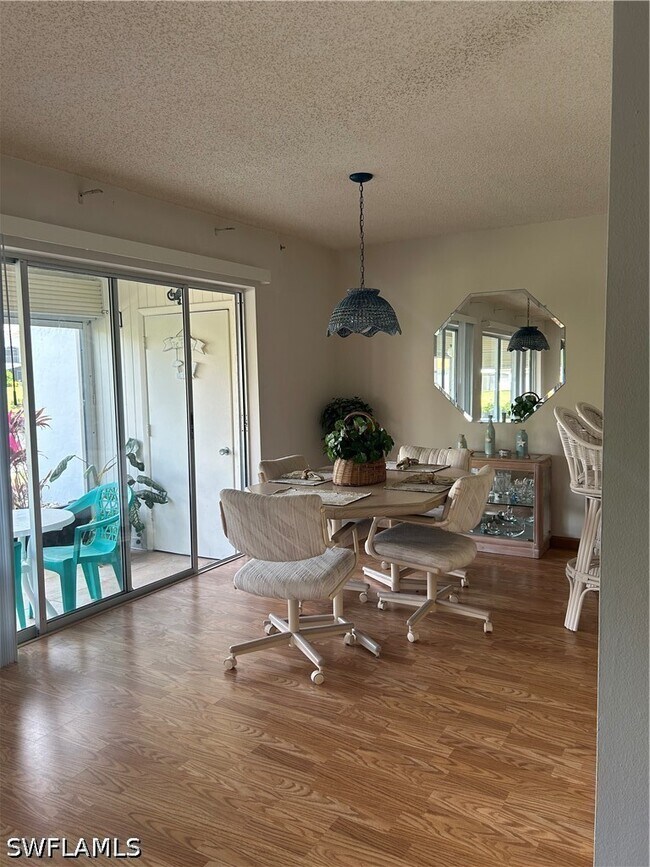 Building Photo - 5479 Peppertree Dr