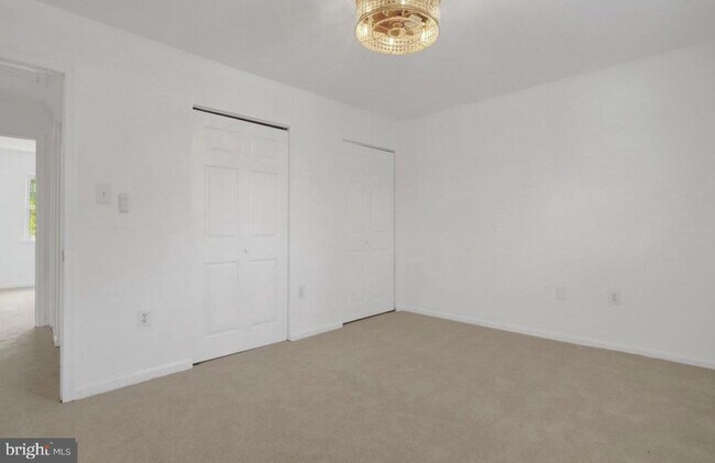 Building Photo - 5934 Mayflower Ct